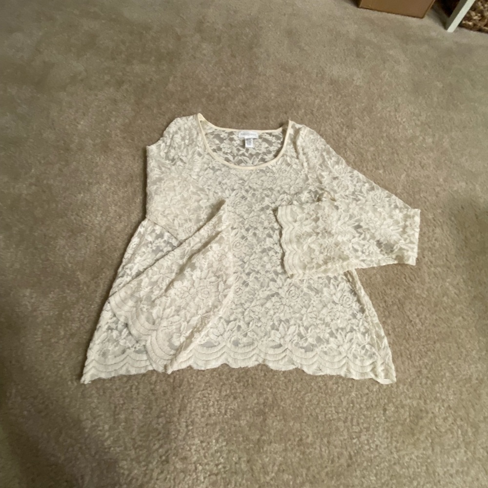 Soft Lace Bell Sleeve Top